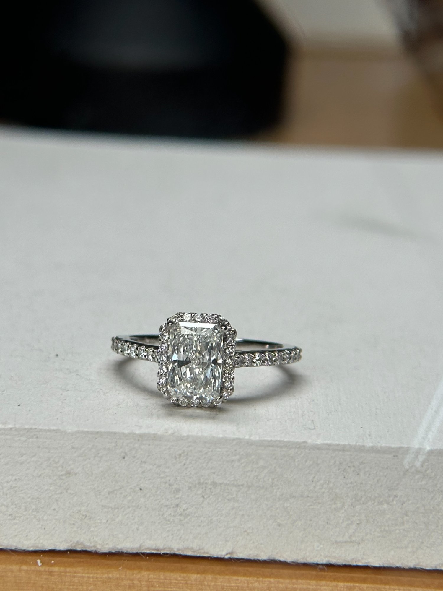 Diamond halo engagement ring
